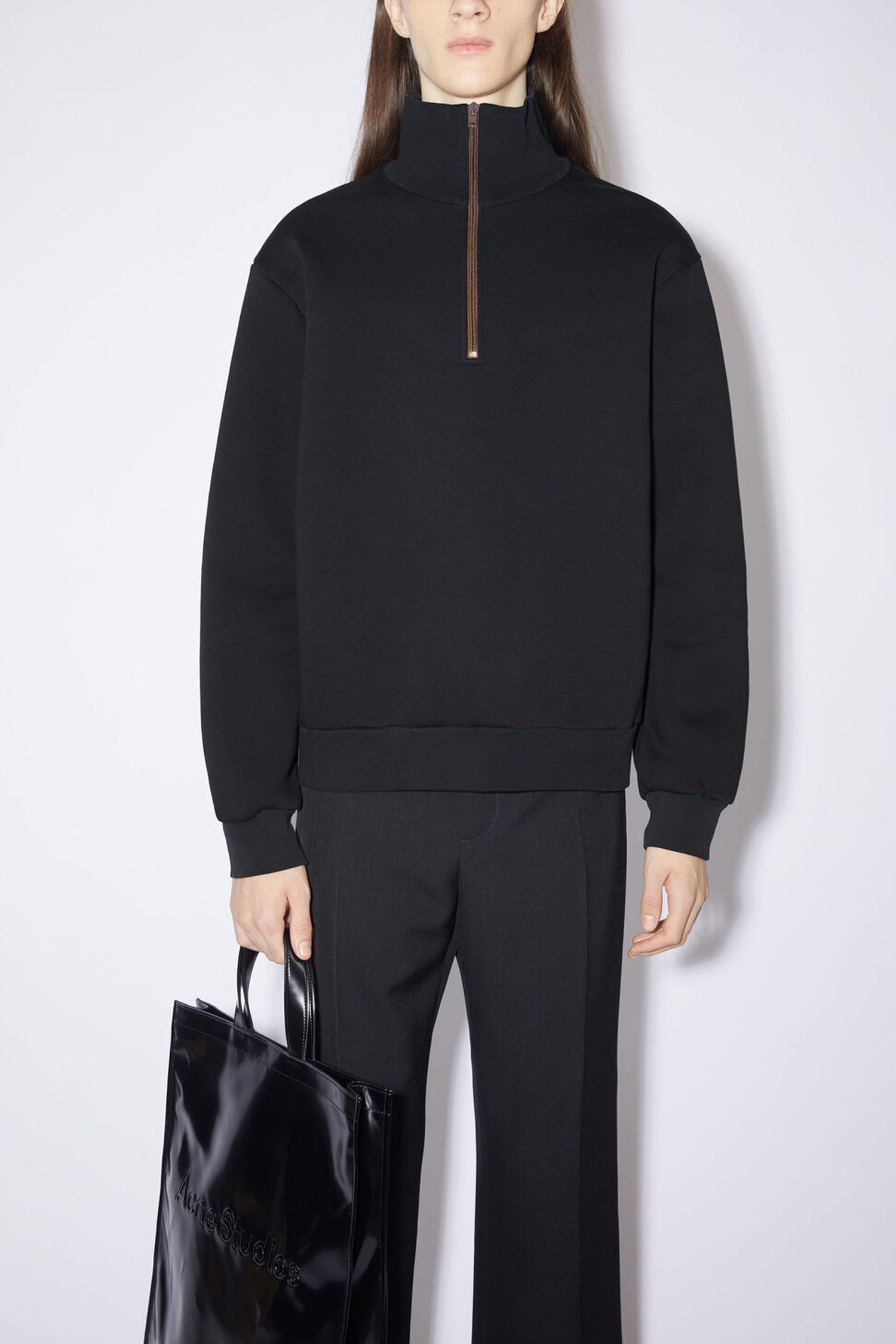 ZIPPERED SWEATER IN BLACK, SS23