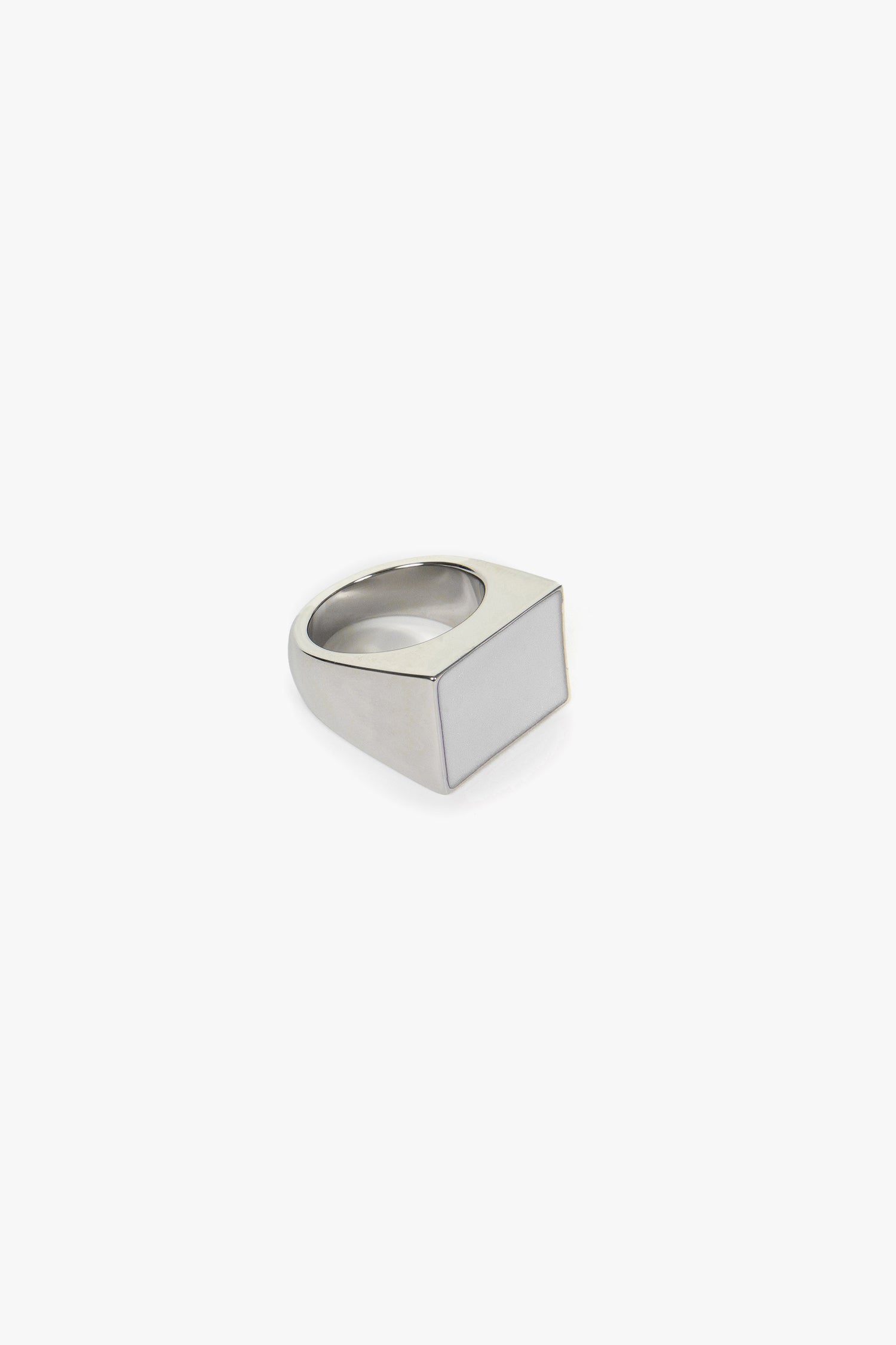 DRIES RING IN WHITE, AW22-23