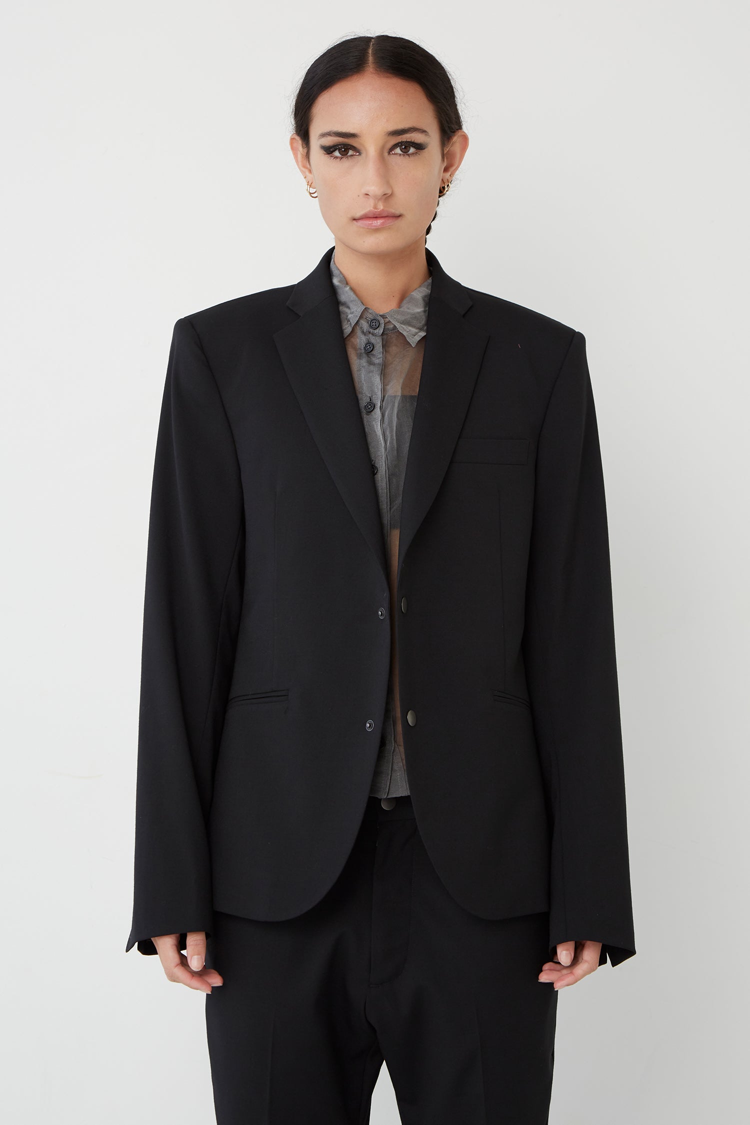 THE EMERSON IN SUITBLACK, S24