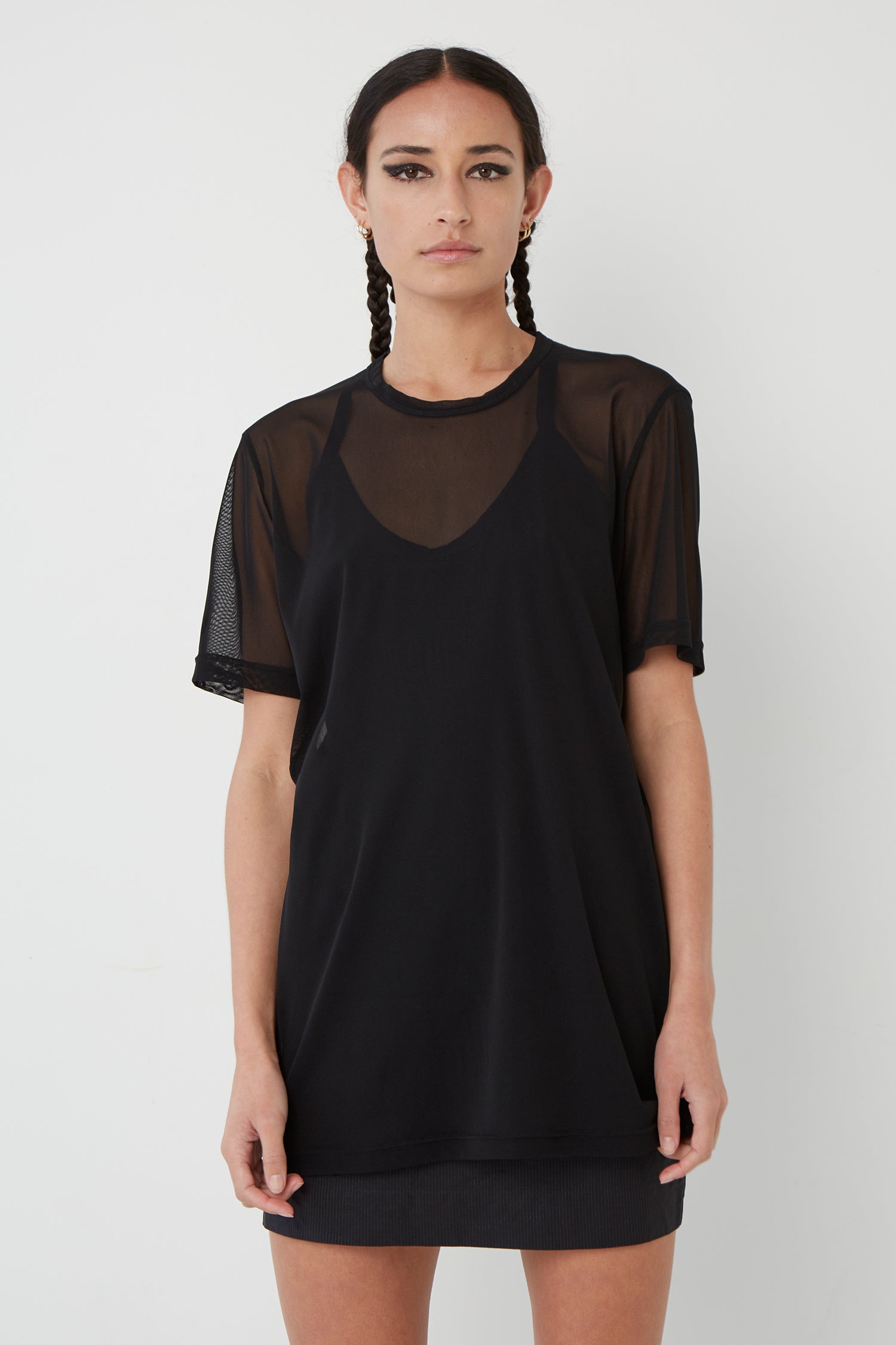THE FIELD TEE IN RAVEN, S24