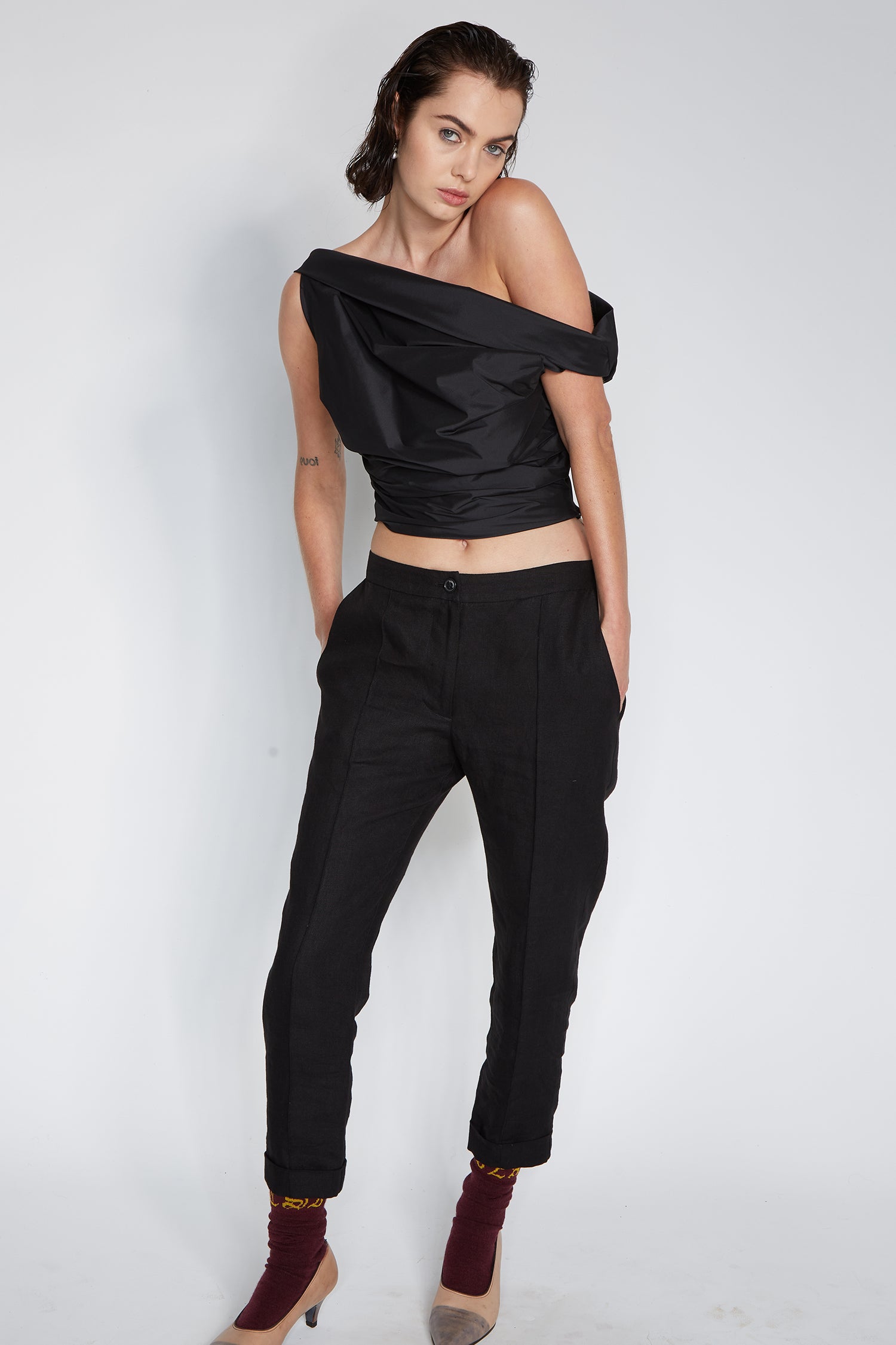 CIGARETTE PANT IN ALLBLACK, S23