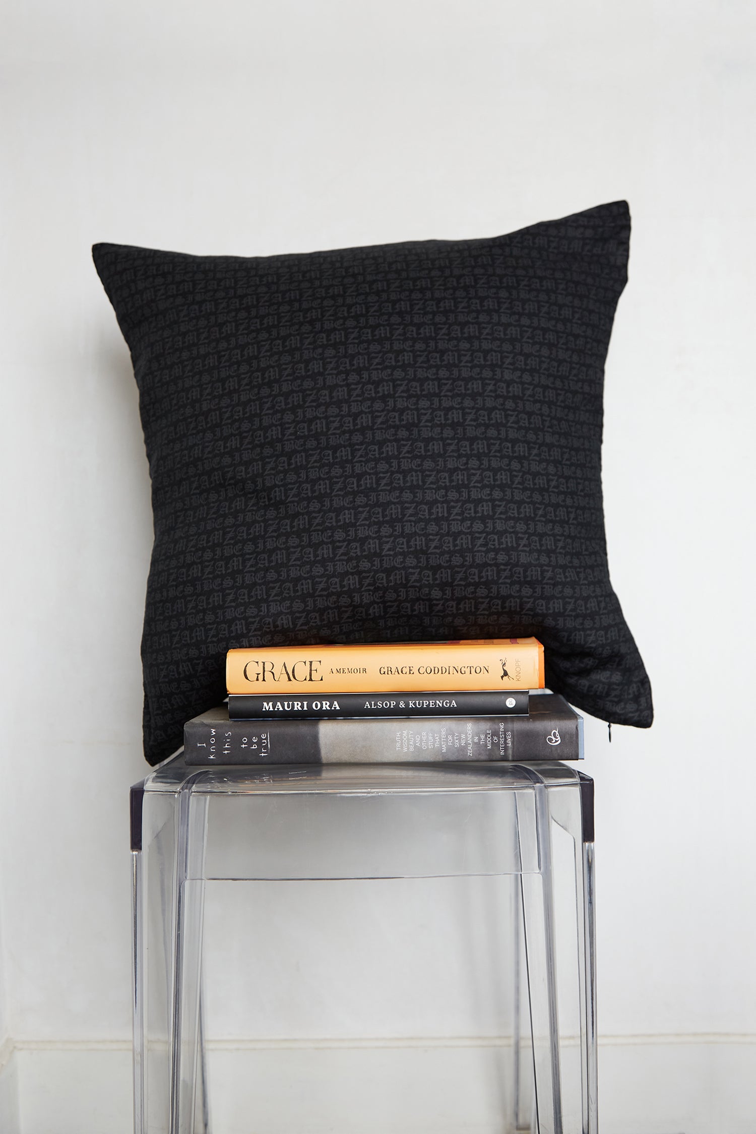 HALLMARK CUSHION IN JET